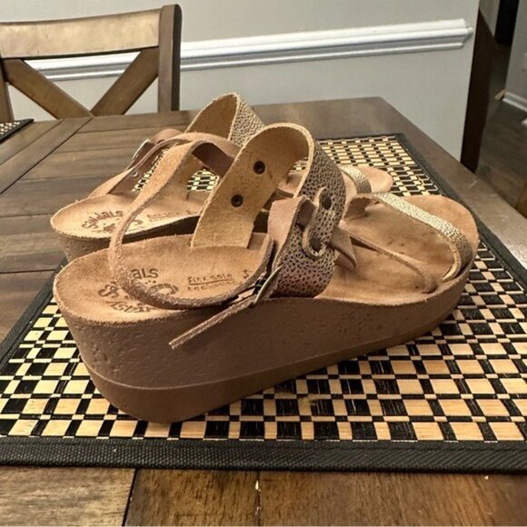 Fantasy Eirine Wedge Sandal - Cameo Dot Size 7 Metallic - Picture 7 of 12